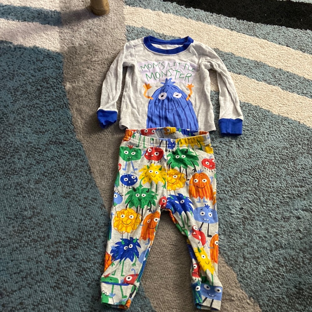Baby boys mom’s little monster pj’s set 3-6 months